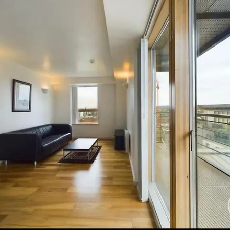 City Centre With Balcony ليدز